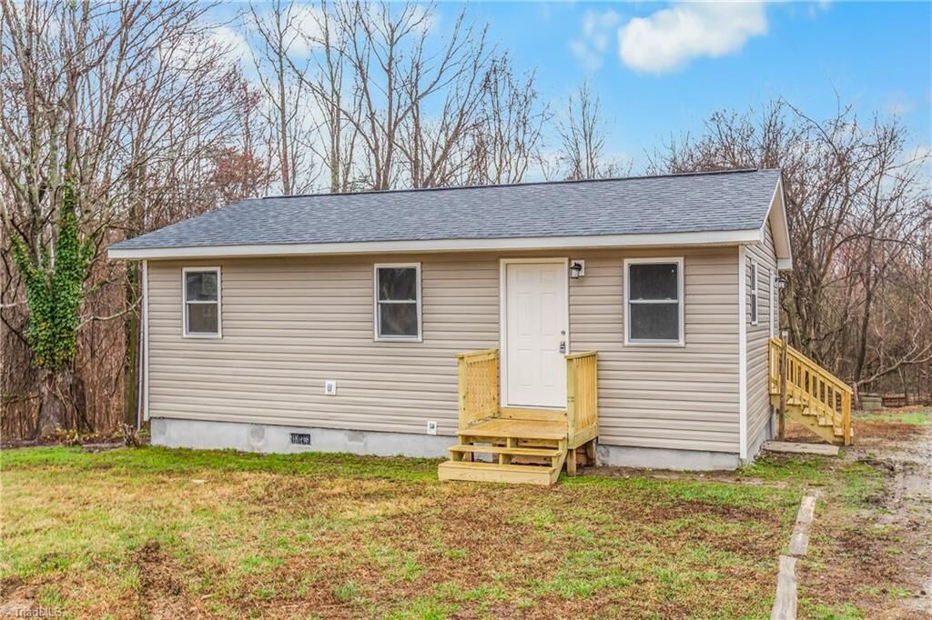 Property Photo:  2043 Bishop Road  NC 27406 