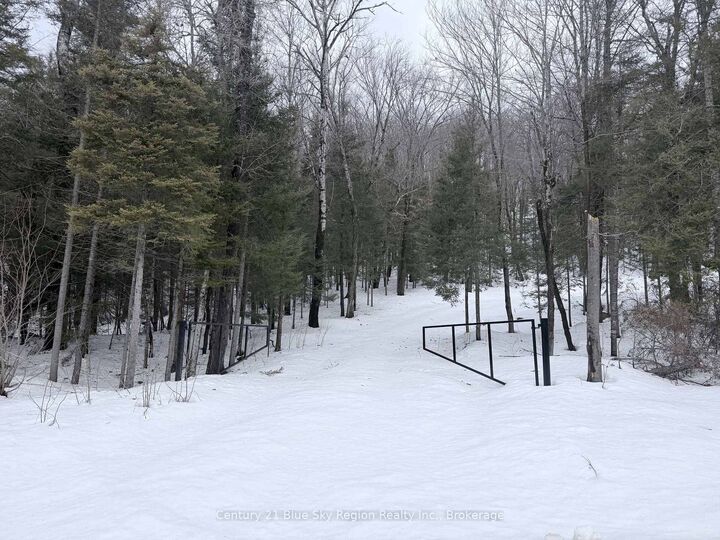 Photo de la propriété:  750 Feronia Road  ON P1B 8G4 