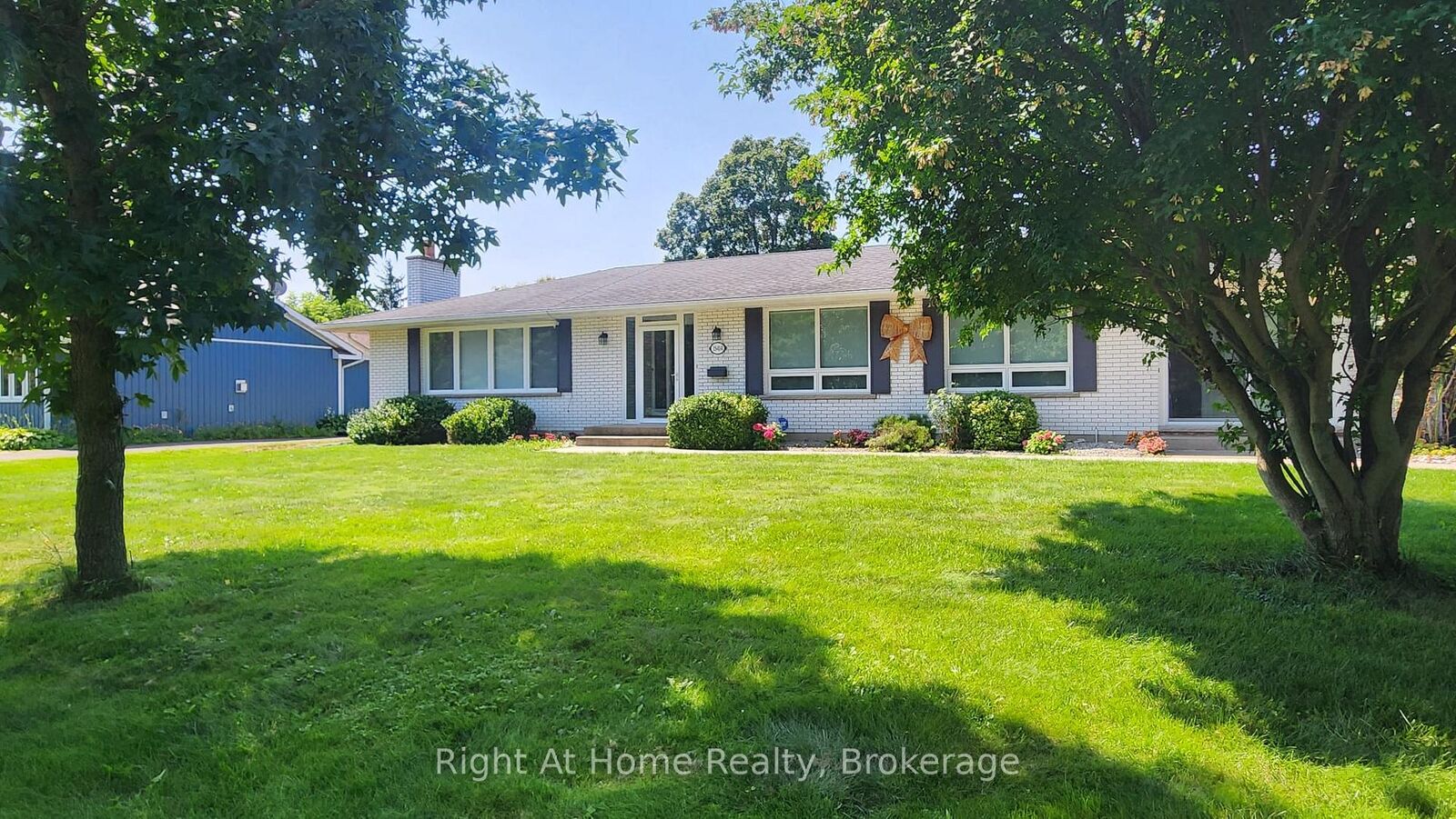 Property Photo: 15414 Niagara Parkway ON L0S 1J0
