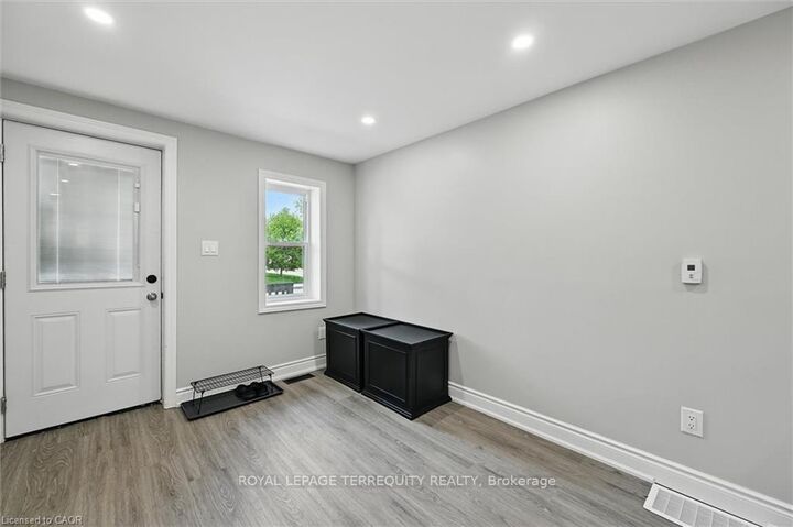 Property Photo: 224 Rosslyn Avenue N ON L8L 7P7