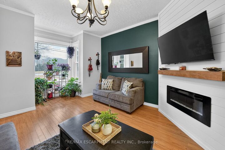 287 Main Street E — photo 1