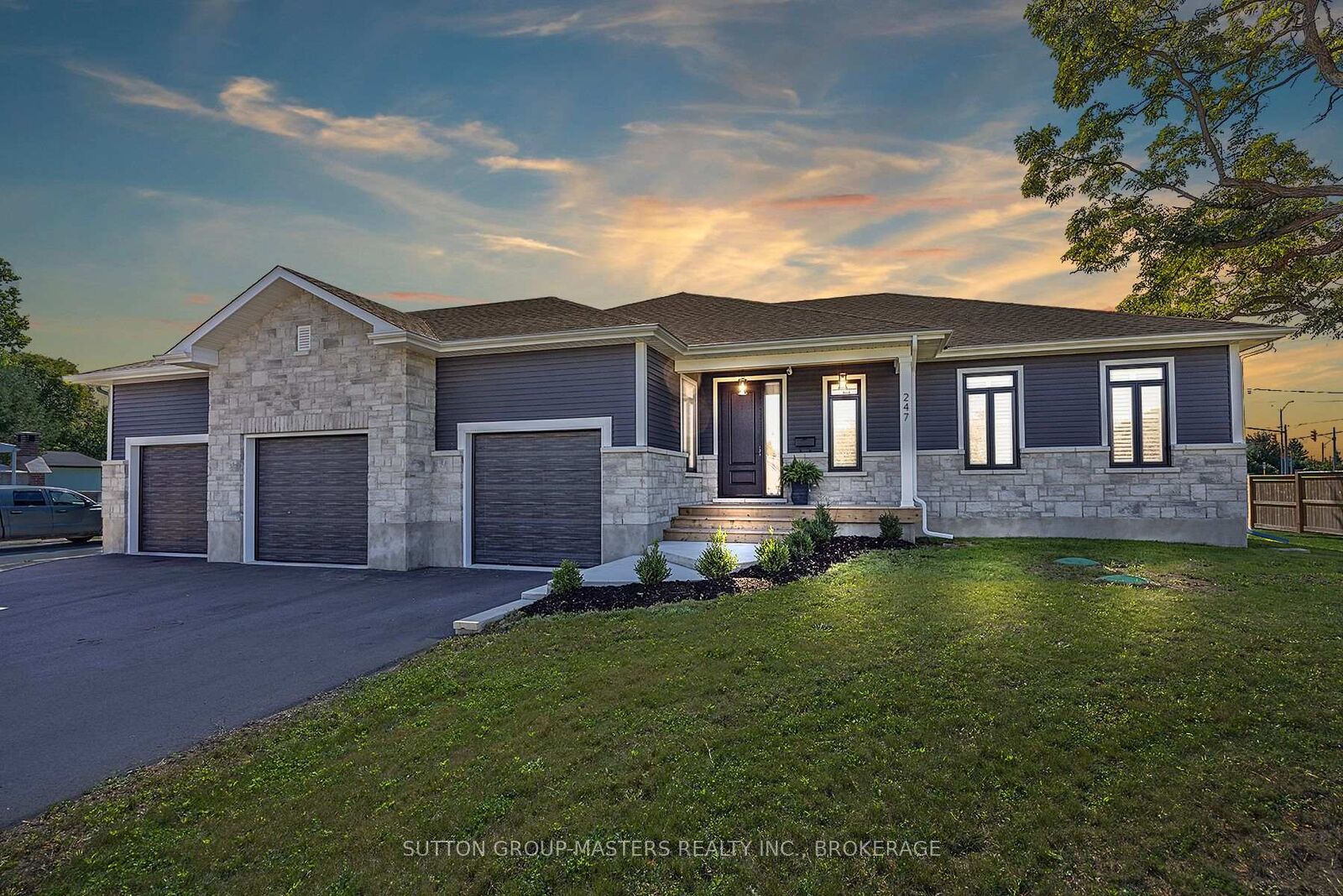 Property Photo:  247 Arnold Street  ON K7M 3L7 