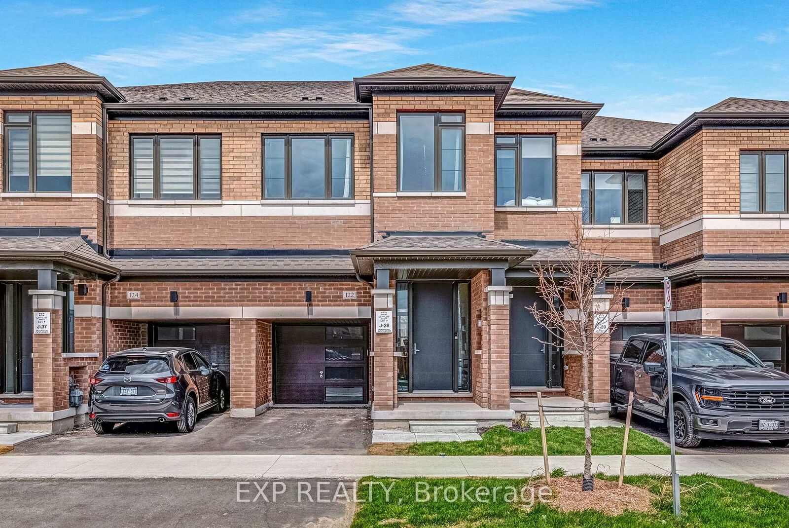 Property Photo: 122 Turnberry Lane ON L9J 0M3