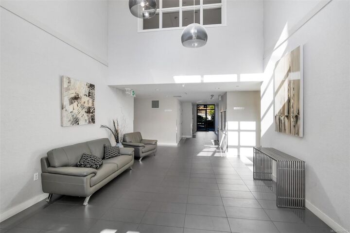 Property Photo: 4000 Shelbourne St 402 BC V8N 0B6