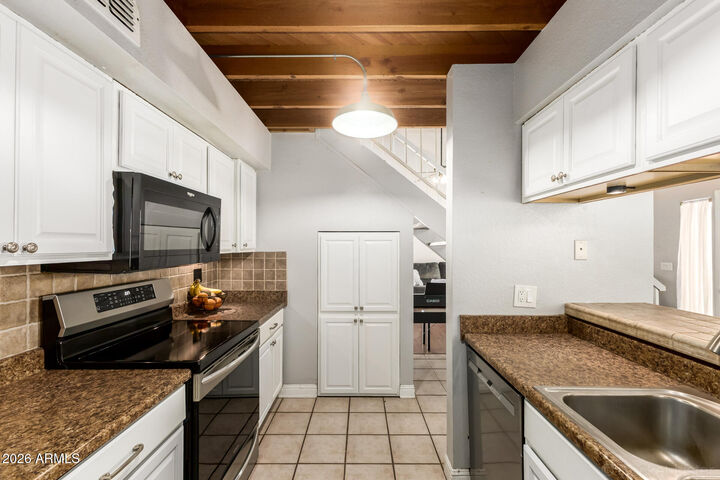Property Photo:  842 E Manor Drive  AZ 85225 
