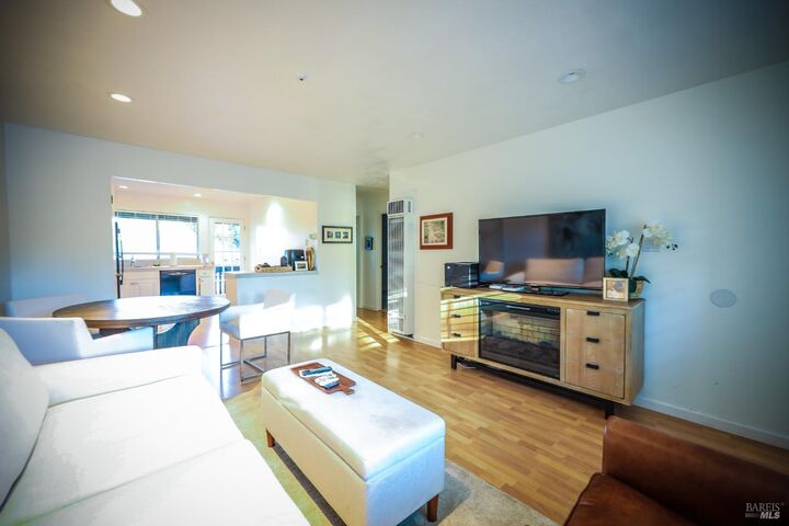 Property Photo:  426 North Street 14  CA 95448 