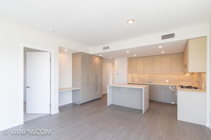 2186 Gilmore Avenue 1702 — photo 1