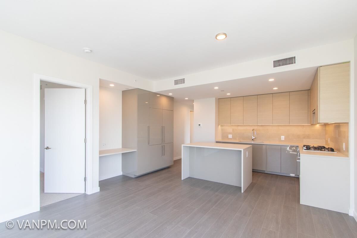 Property Photo: 2186 Gilmore Avenue 1702 BC V5C 0N7