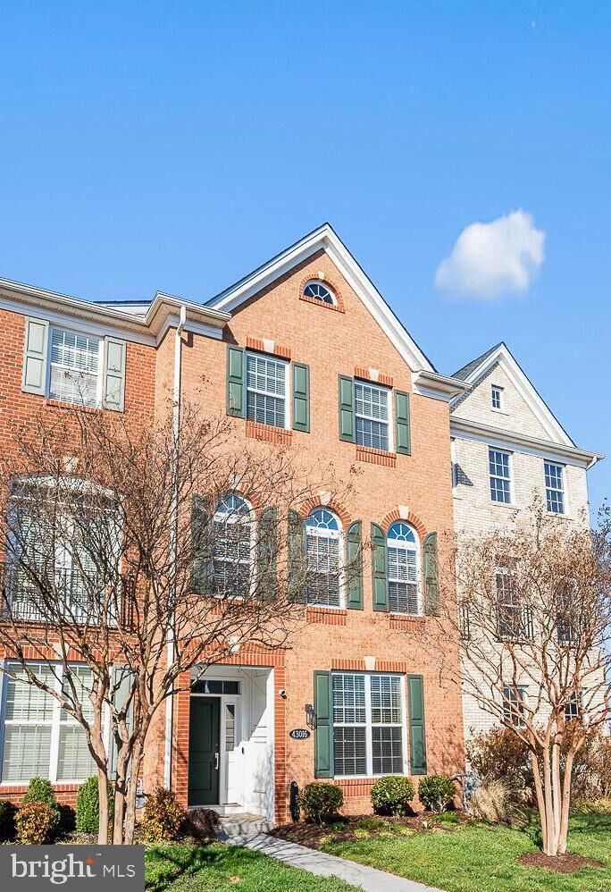 Property Photo:  43016 Atoka Manor Terrace  VA 20148 
