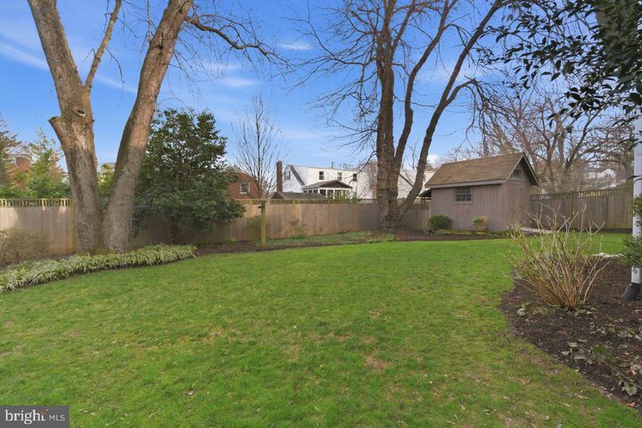 Property Photo: 1301 N Quintana Street VA 22205