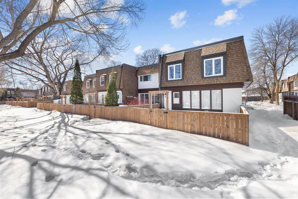 Property Photo:  7 Abercorn Grove  MB R3R 1V4 