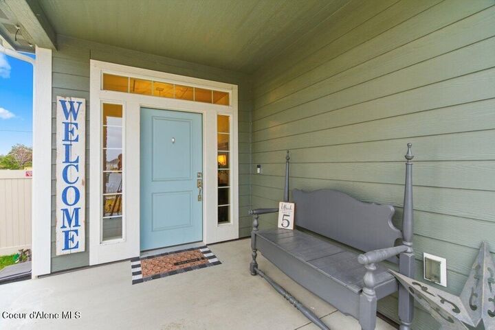 Property Photo:  880 E Allenby Ct  ID 83854 