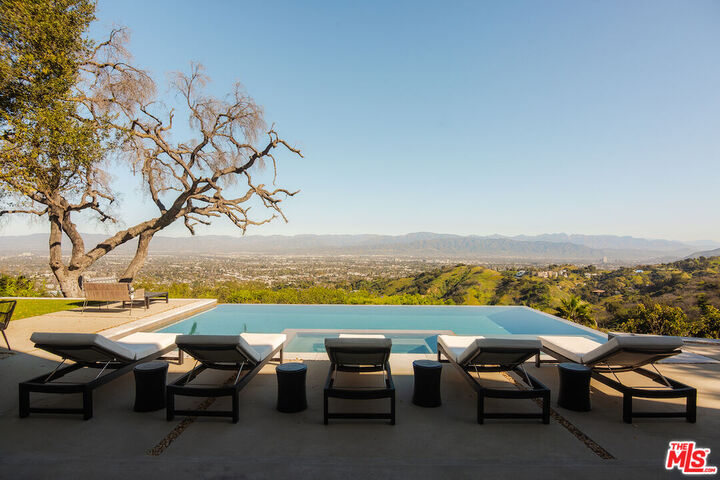 Property Photo:  13331 Mulholland Dr  CA 90210 