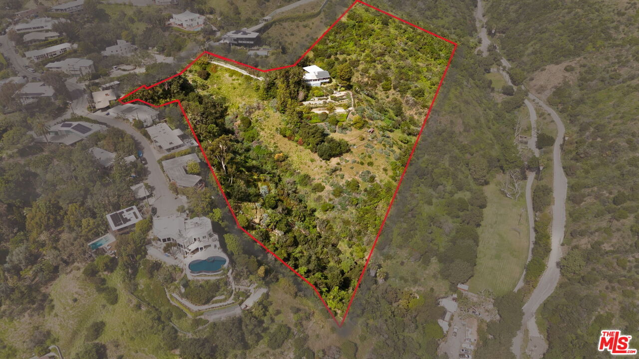 Property Photo:  1406 N Kenter Ave  CA 90049 