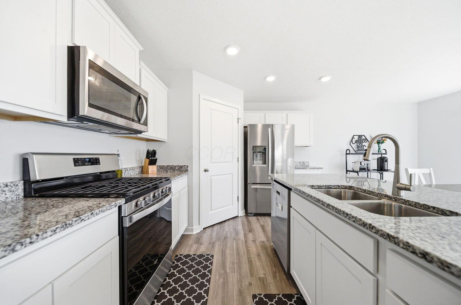 Property Photo:  3057 Lamptonridge Drive  OH 43232 