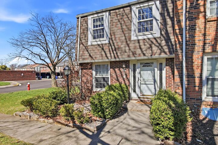 Property Photo: 614 Dlyn Street OH 43228