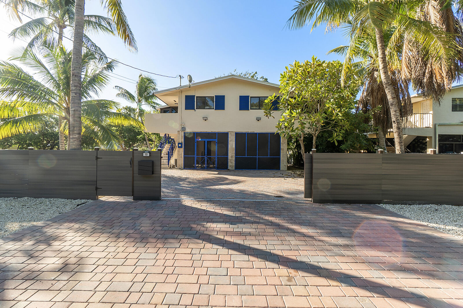 Property Photo:  19 Garden Cove Drive  FL 33037 