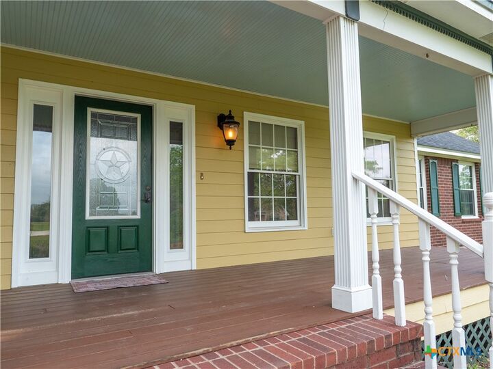 Property Photo:  403 Oakside Drive  TX 77905 