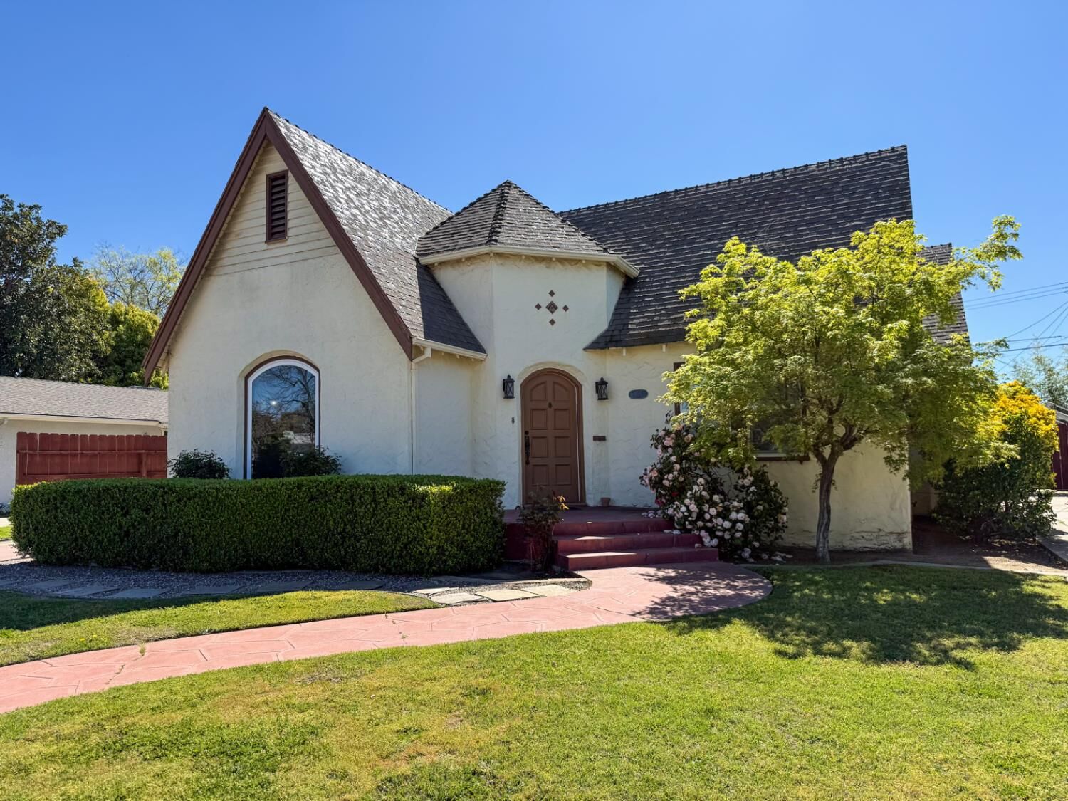 Property Photo:  624 E Vassar Avenue  CA 93704 