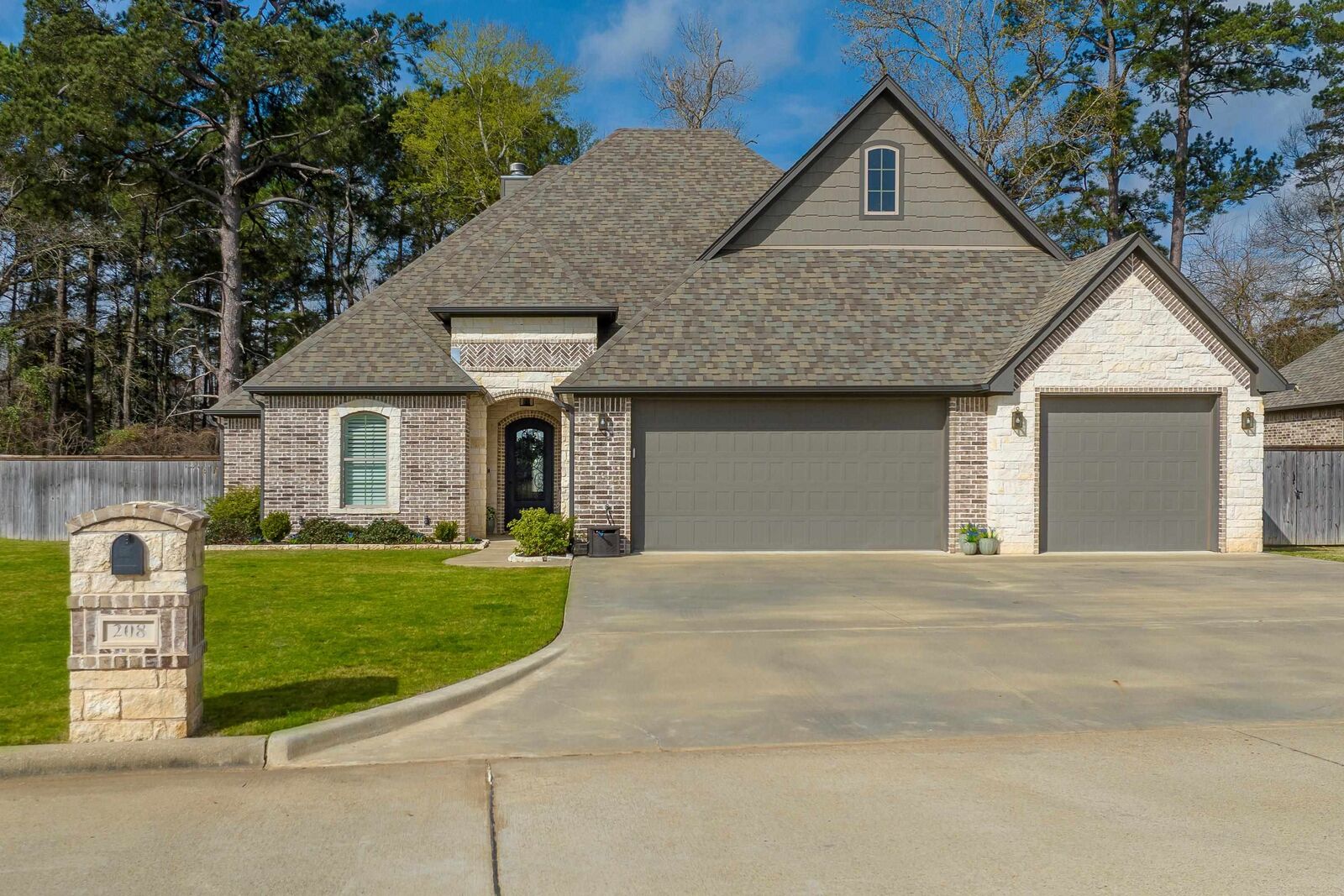 Property Photo:  208 Saddle Brook Circle  TX 75650 