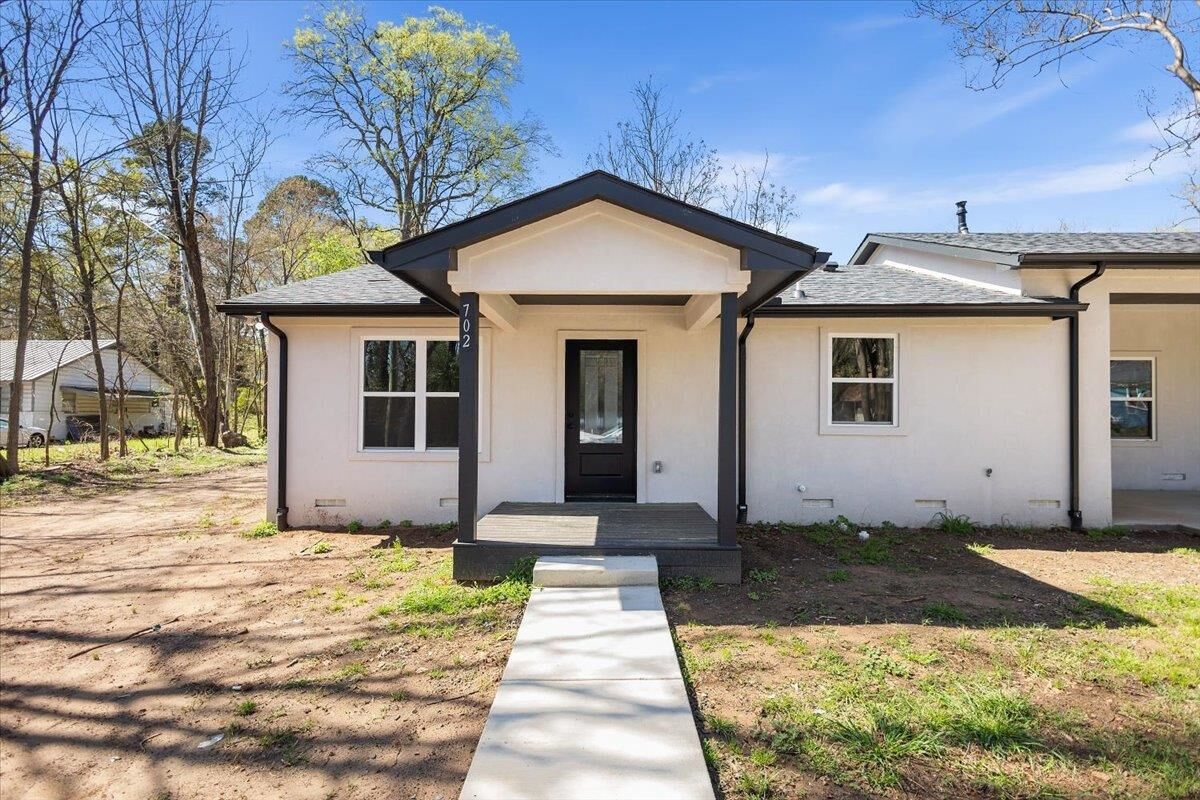 Property Photo:  702 S Montgomery  TX 75644 