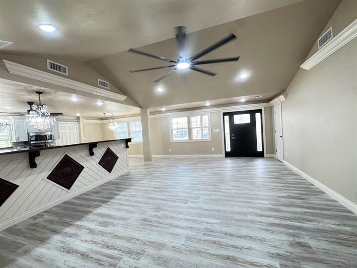 Property Photo:  304 W Shields St  OK 73541 