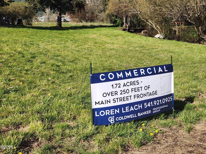 Property Photo: 819 W Main Street OR 97378