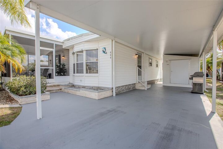 Property Photo: 2100 Kings Highway 444 FL 33980