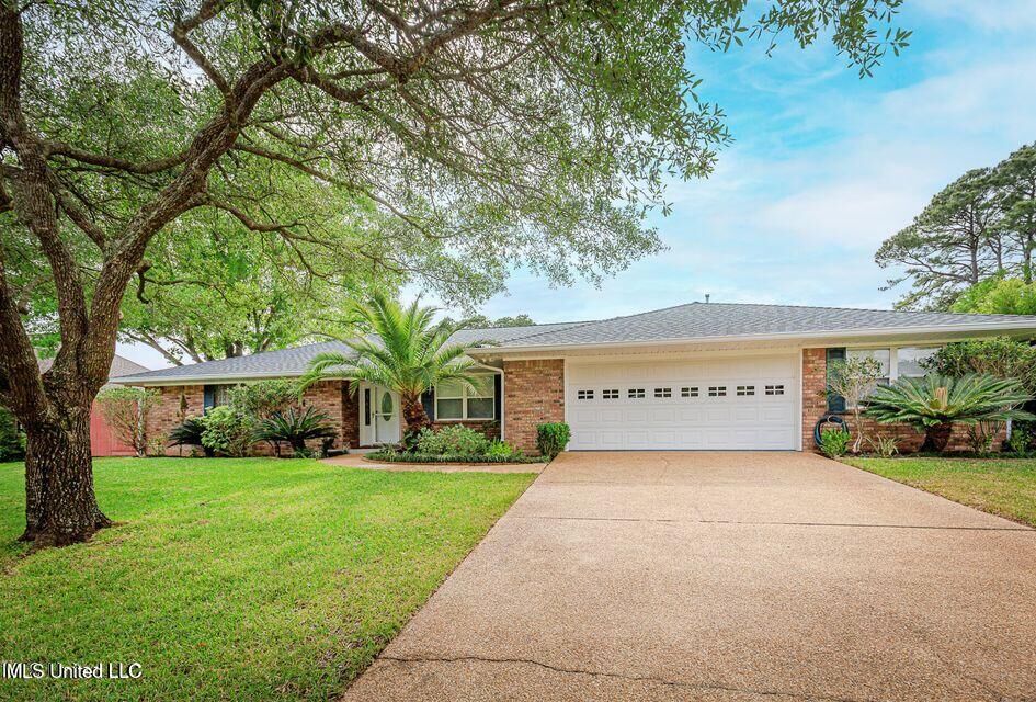 Property Photo:  5813 Moreton Place  MS 39564 