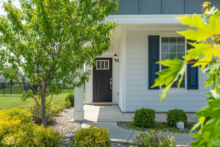 Property Photo:  15469 Eastpark Circle W  IN 46037 