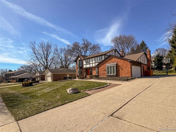 Property Photo:  5363 Clearview Drive  MI 48098 2427 