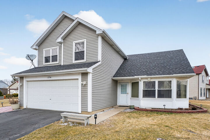Property Photo:  1254 Red Oak Court  IL 60120 