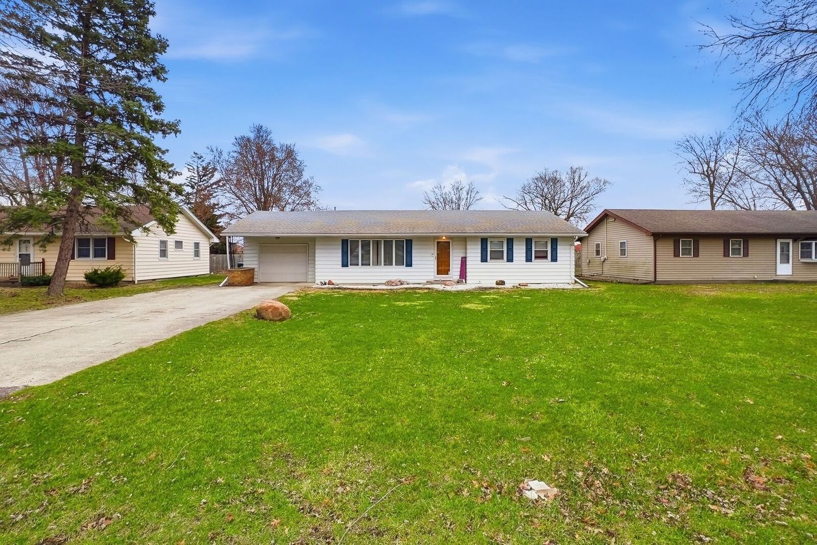 Property Photo:  101 S 4080W Road  IL 60901 