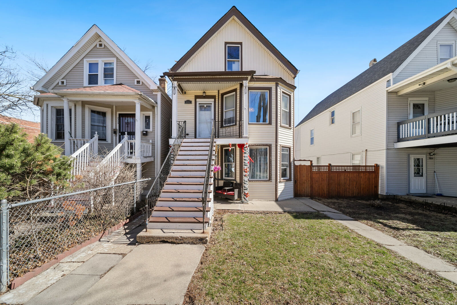 Property Photo: 3355 N Hamlin Avenue IL 60618