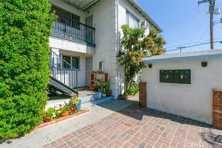 Property Photo:  11659 Hamlin Street 6  CA 91606 