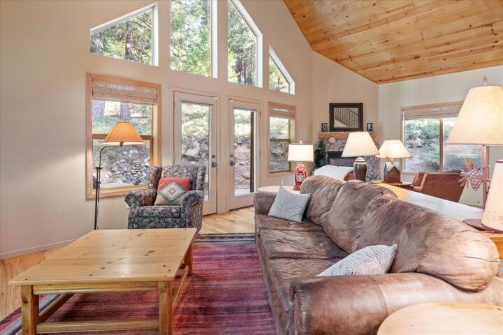 Property Photo:  1385 Topanga Lane  CA 95223 