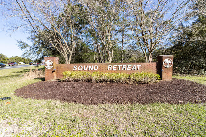 Property Photo: 1412 Castnet Drive FL 32566