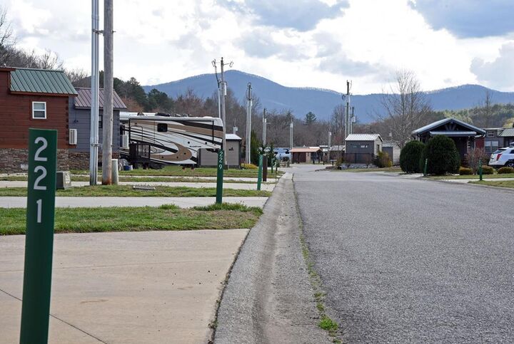 Property Photo:  221 Golden Nugget  GA 30512 