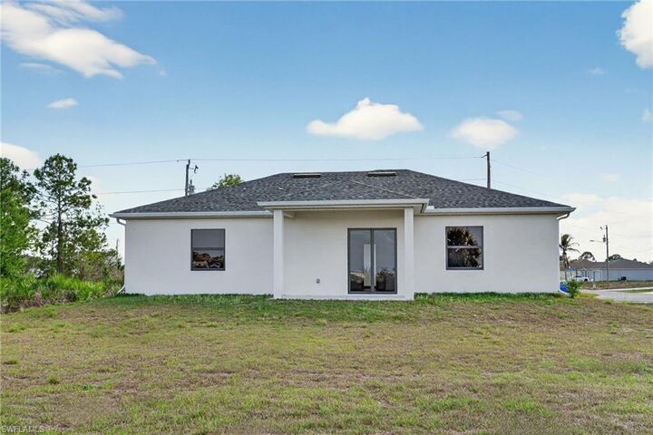 Property Photo:  633 Cane St E  FL 33974 