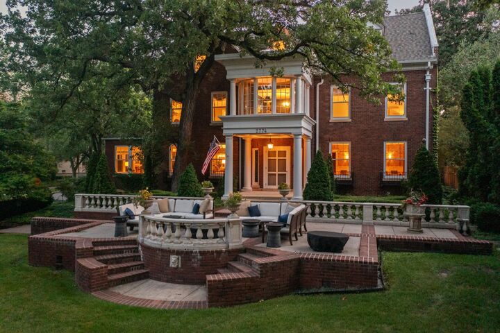 Property Photo:  2774 W Lake Of The Isles Parkway  MN 55416 