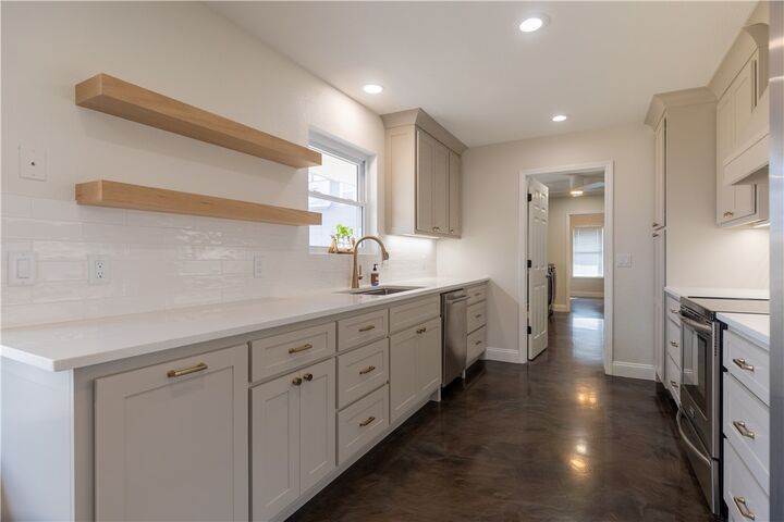 Property Photo:  1839 S 11th Place  AR 72756 