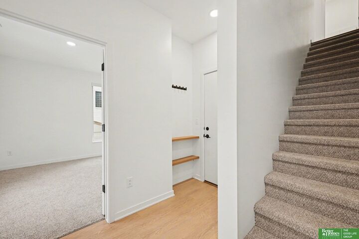 Property Photo: 5302 Elmwood Plaza NE 68106