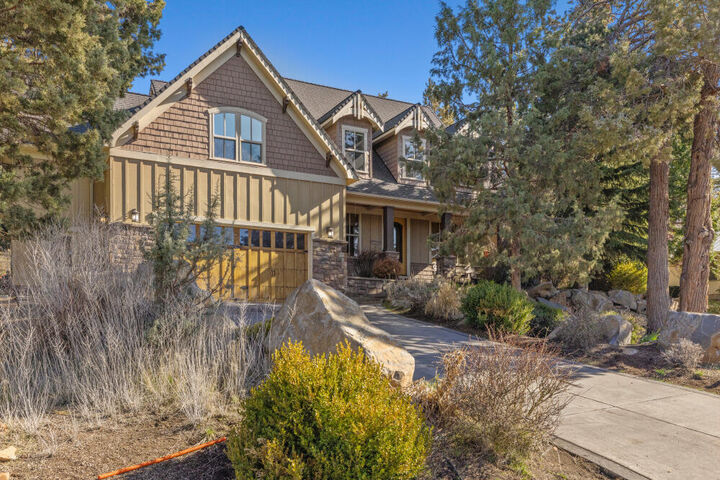 Property Photo: 11017 Siskin Lane OR 97601