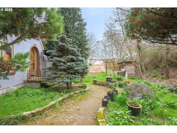 Property Photo: 325 River Rd OR 97404