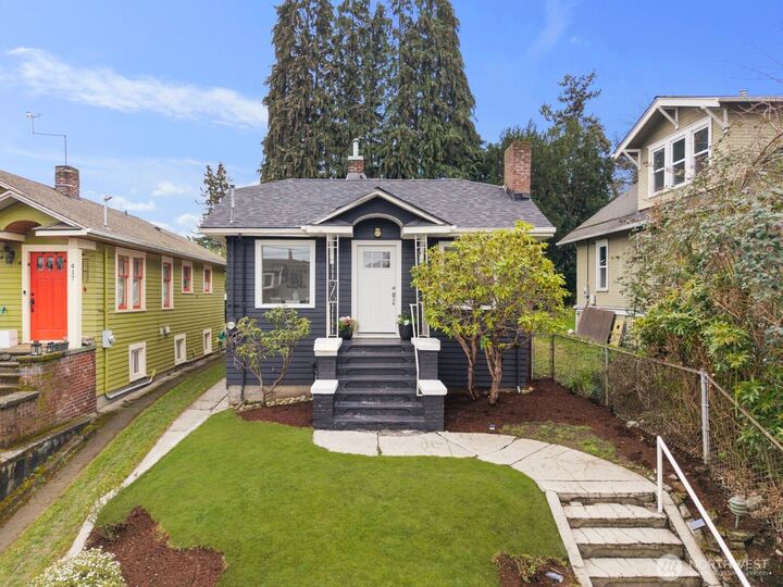 Property Photo: 415 NE 60th Street WA 98115