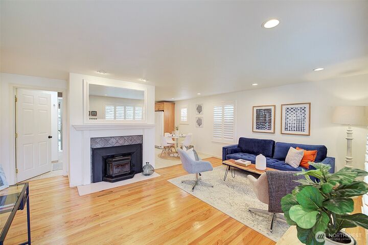 Property Photo:  7940  17th Avenue SW  WA 98106 