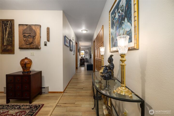 Property Photo:  1800  Skyline Way 206  WA 98221 