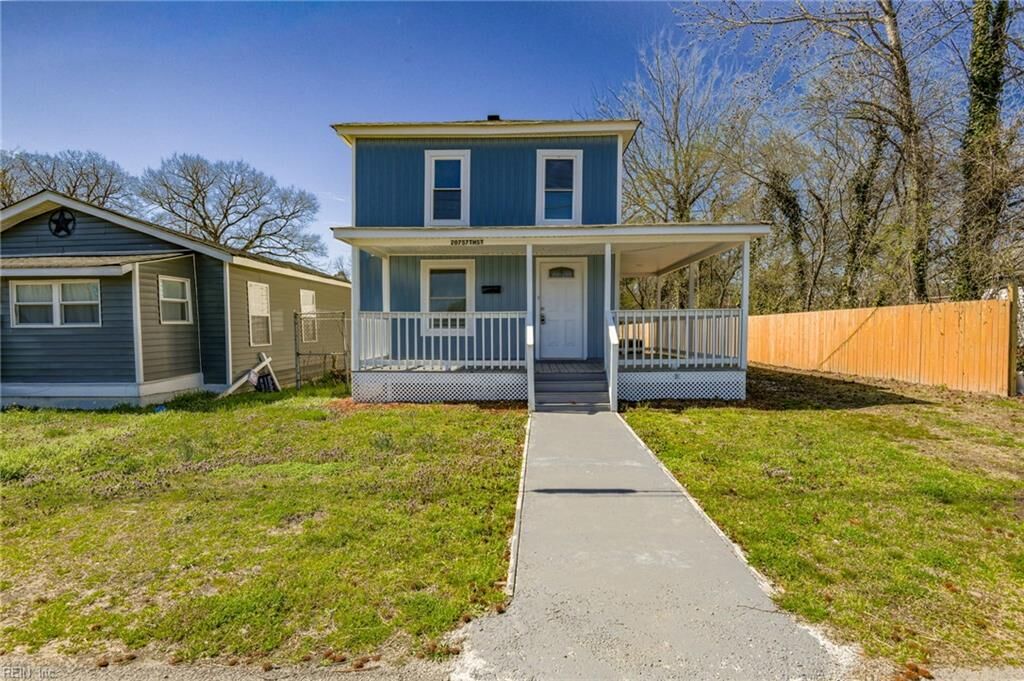 Property Photo:  207 S 7th St  VA 23434 