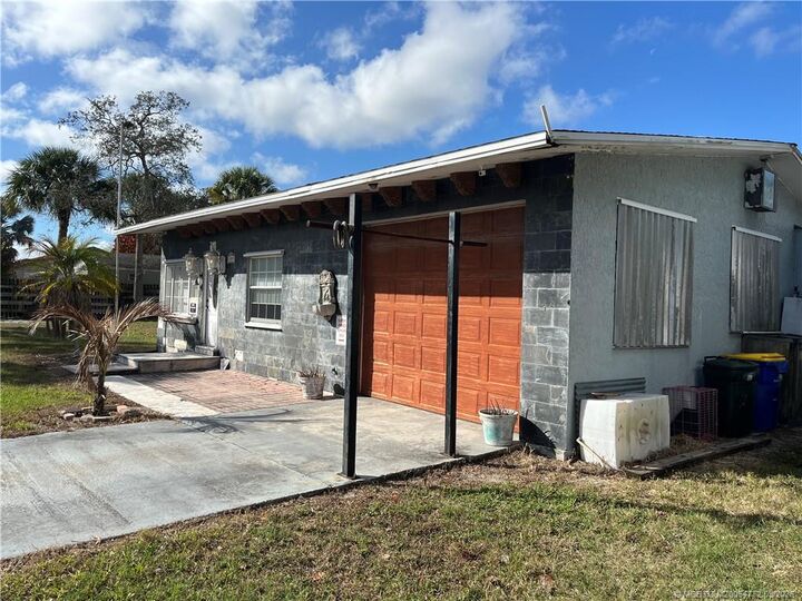 Property Photo:  4800 SE Ebbtide Avenue  FL 34997 