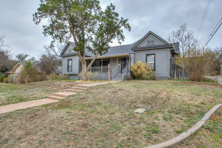Property Photo: 812 W Highland Boulevard TX 76903